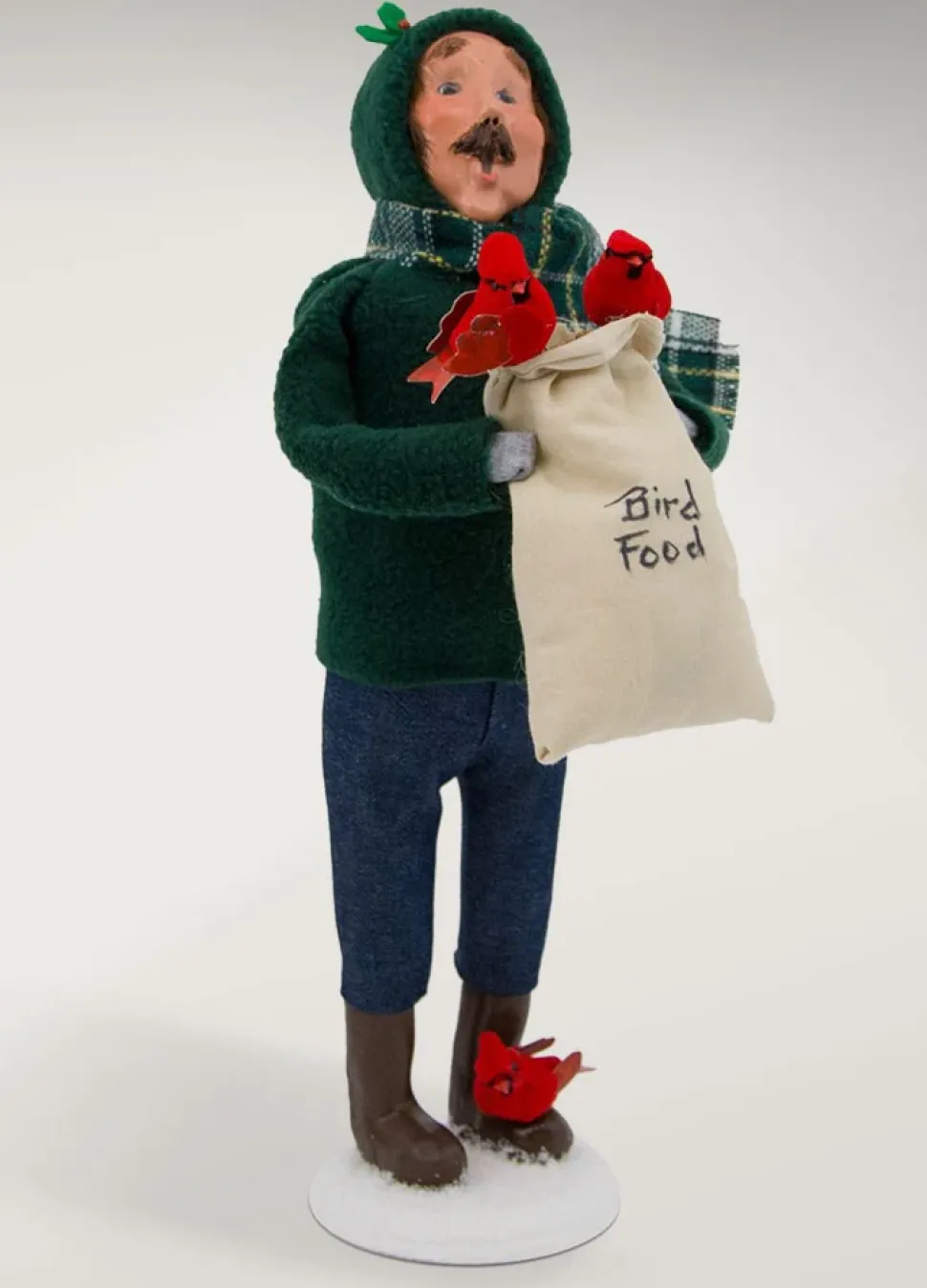 Byers Choice Carolers^Byers Choice Family With Cardinals Man, , 111M