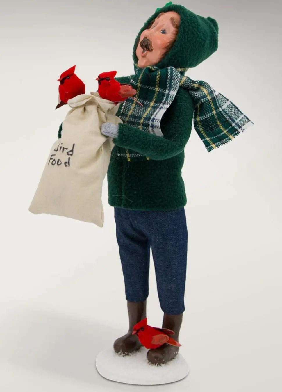 Byers Choice Carolers^Byers Choice Family With Cardinals Man, , 111M